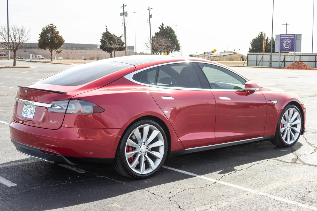 2016 Tesla Model S - Image 8 of 31