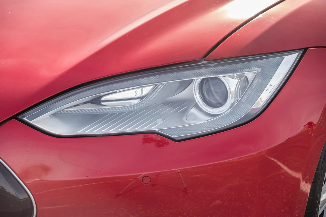 2016 Tesla Model S - Image 18 of 31