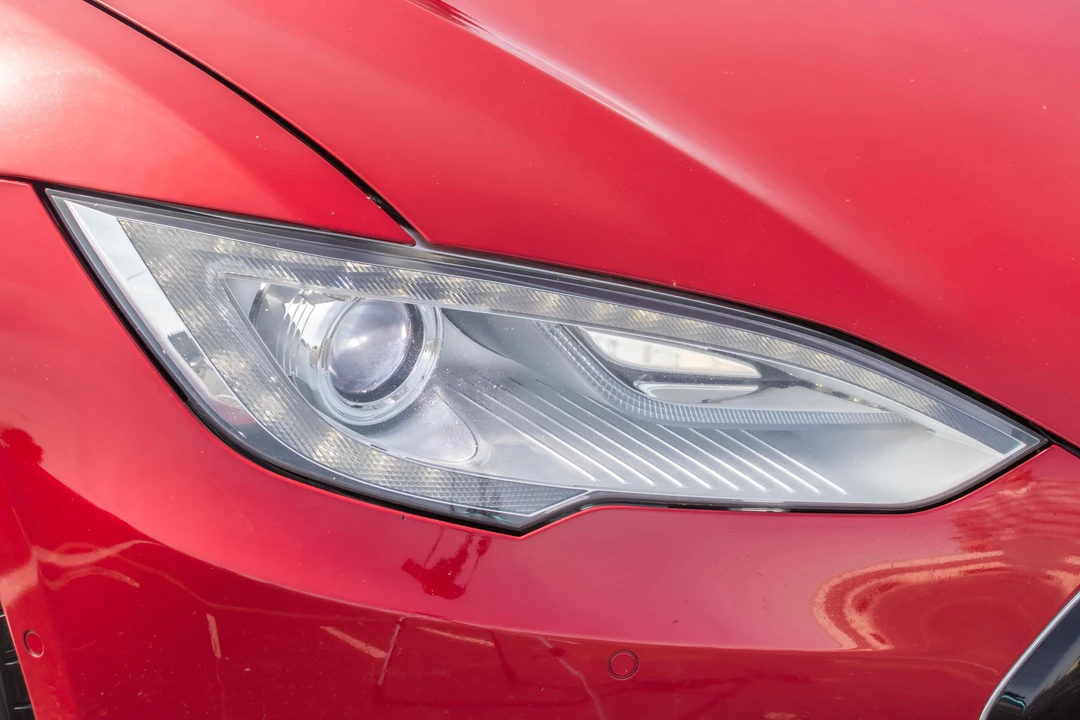 2016 Tesla Model S - Image 11 of 31