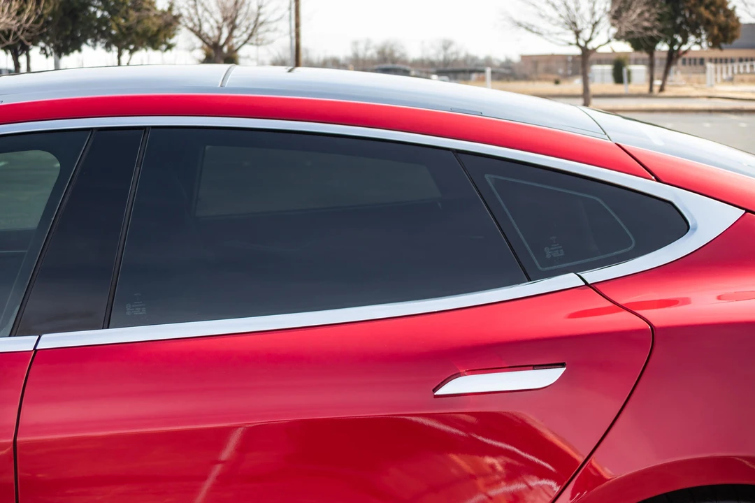 2016 Tesla Model S - Image 28 of 31