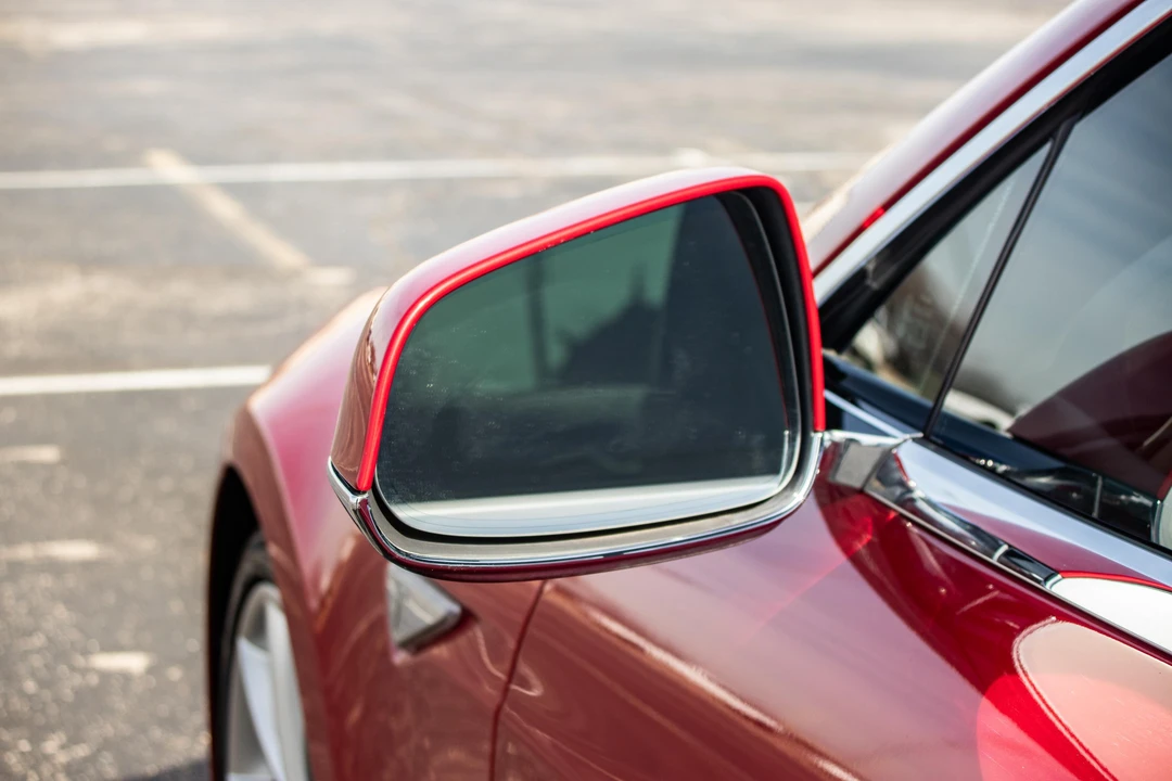 2016 Tesla Model S - Image 25 of 31