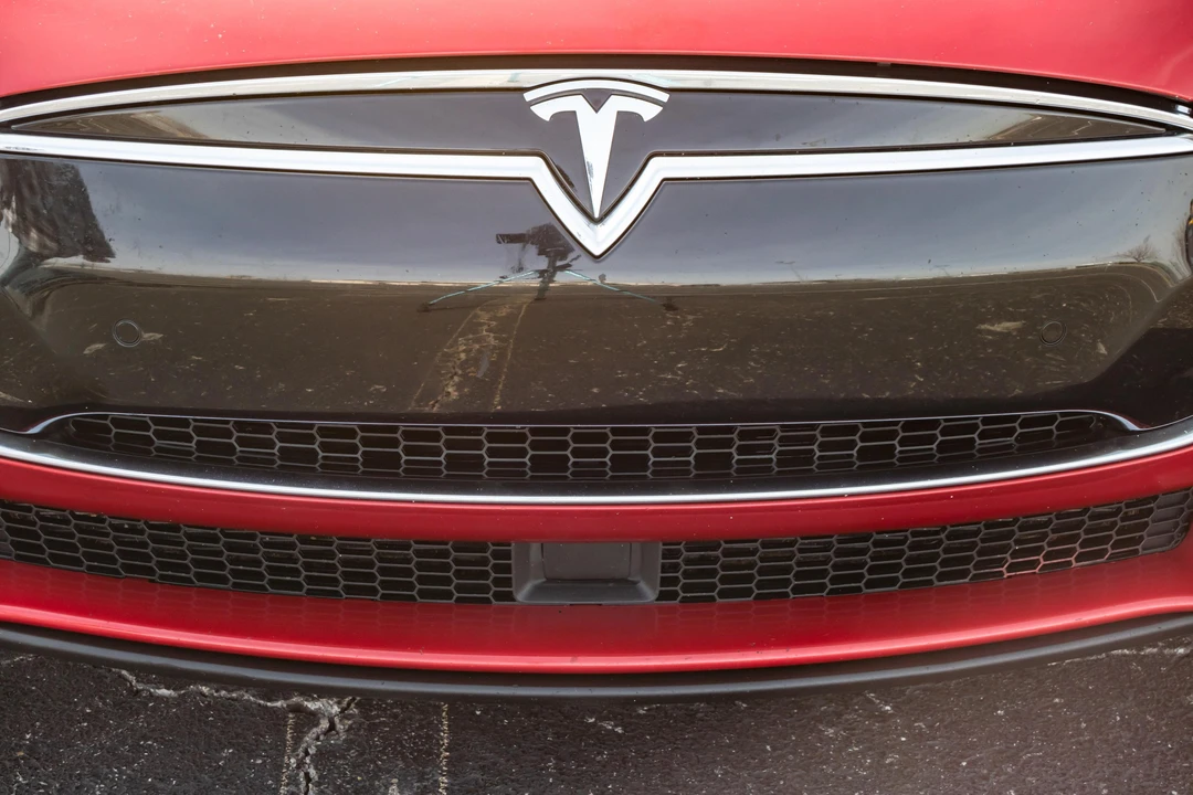 2016 Tesla Model S - Image 14 of 31