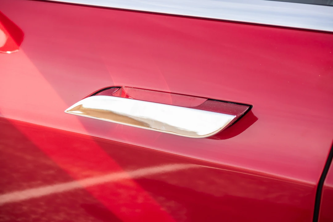 2016 Tesla Model S - Image 27 of 31