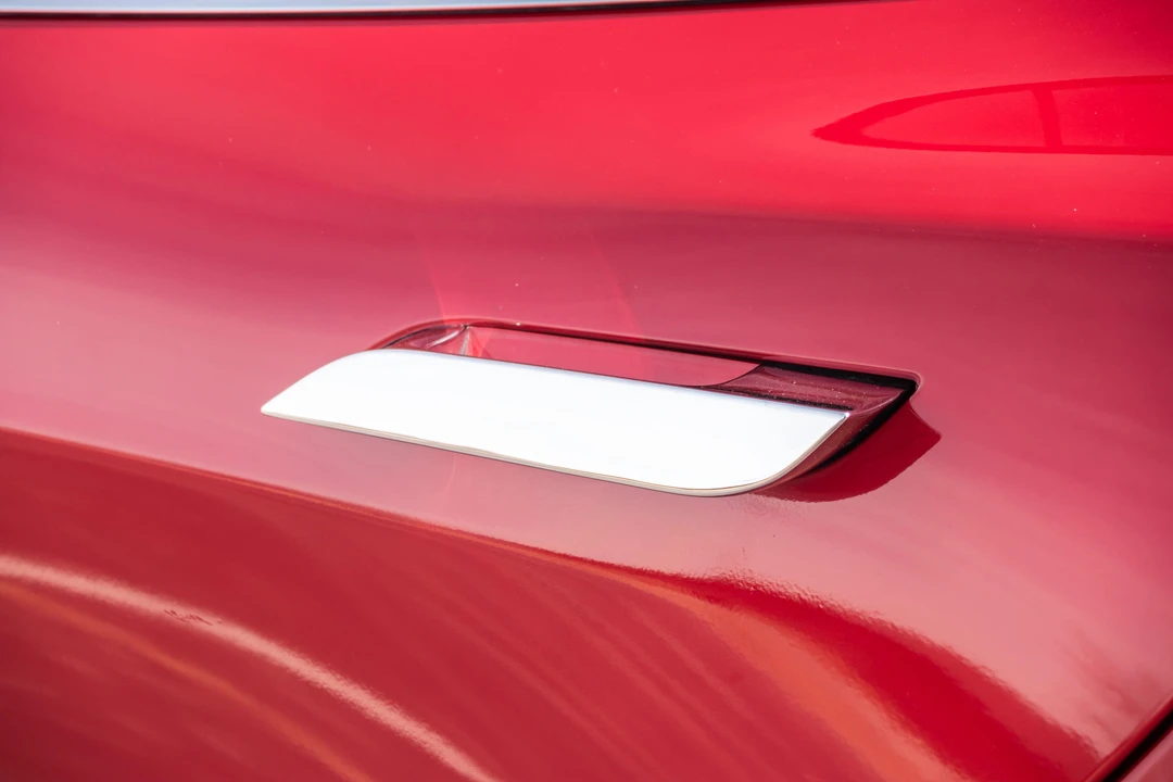 2016 Tesla Model S - Image 29 of 31