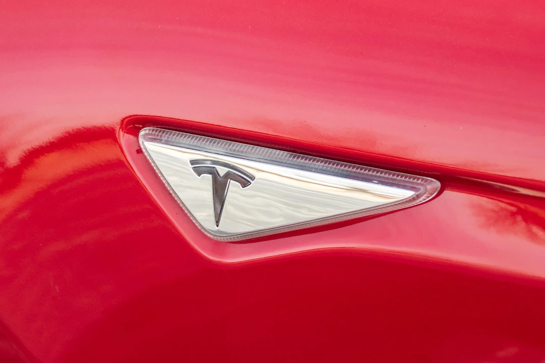 2016 Tesla Model S - Image 21 of 31