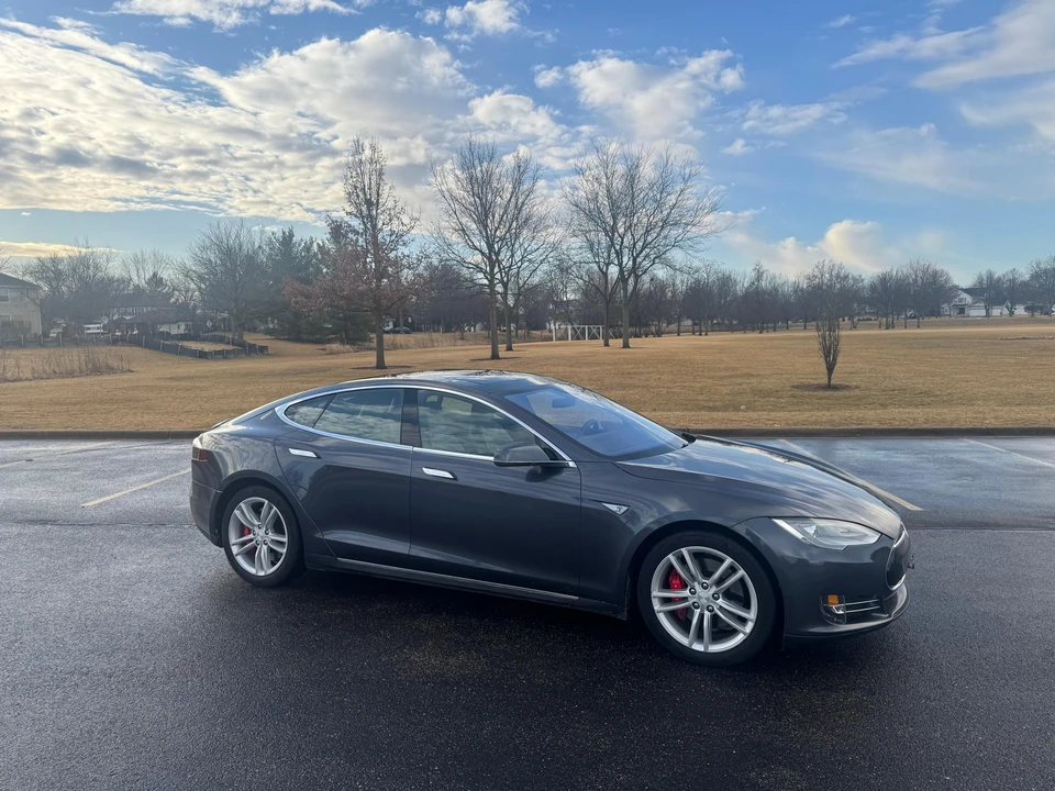 2016 Tesla Model S - Image 11 of 31