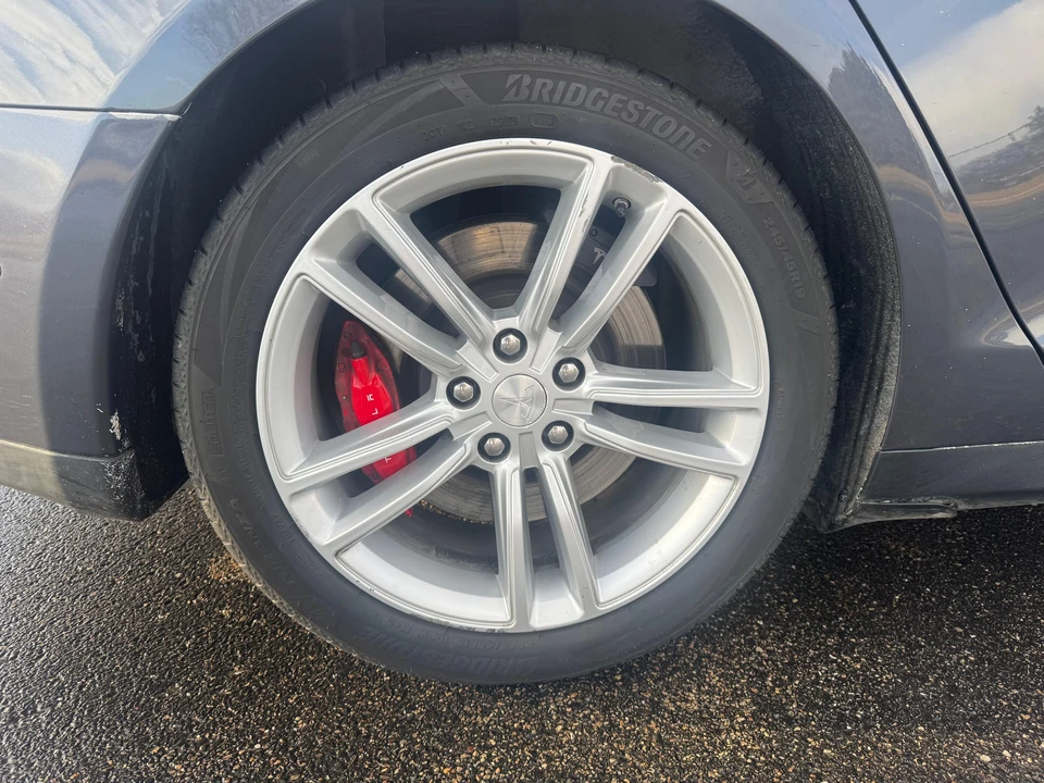2016 Tesla Model S - Image 29 of 31