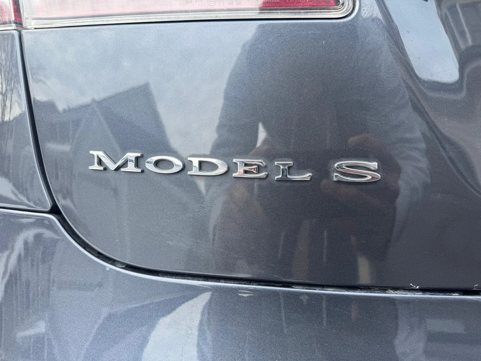 2016 Tesla Model S - Image 15 of 31