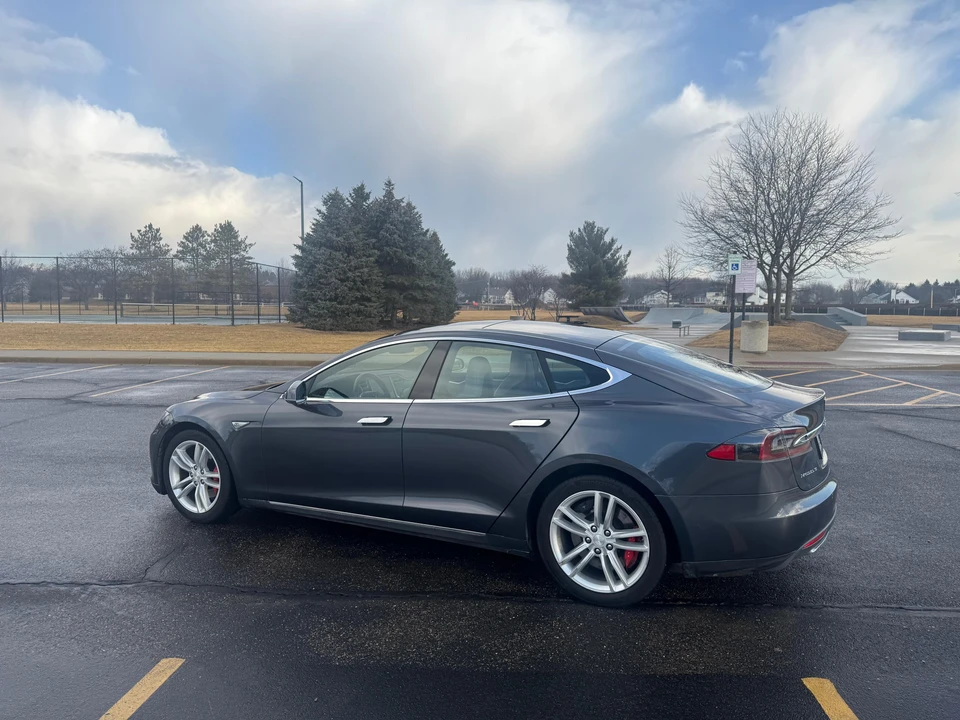 2016 Tesla Model S - Image 8 of 31