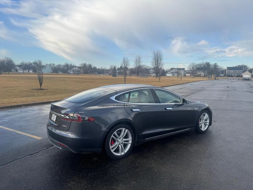 2016 Tesla Model S - Image 10 of 31