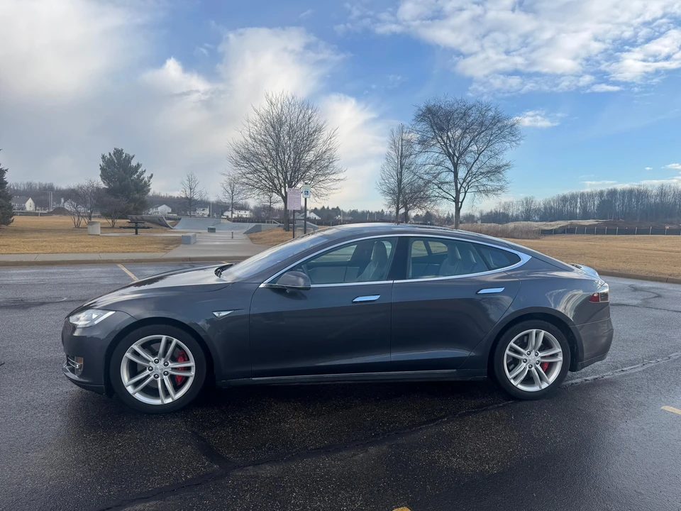 2016 Tesla Model S - Image 7 of 31