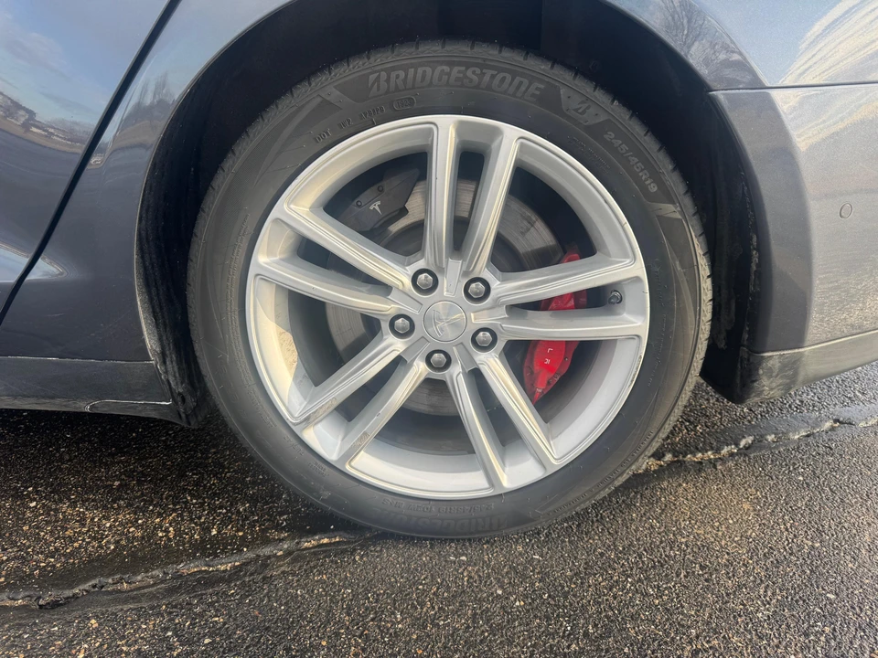 2016 Tesla Model S - Image 28 of 31