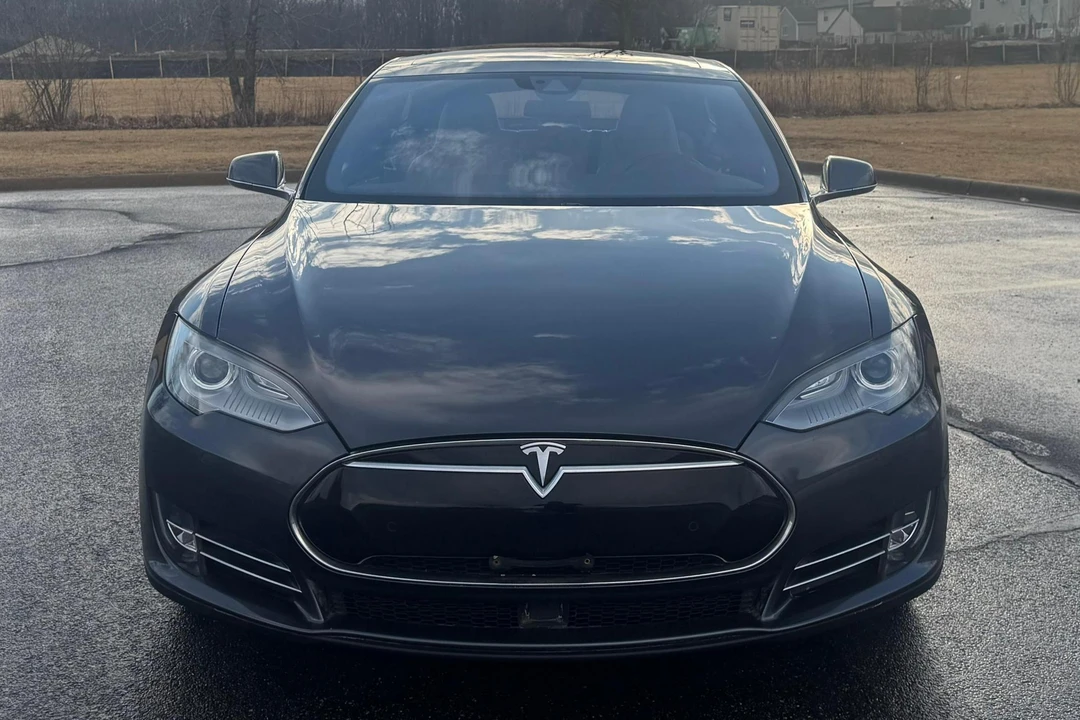 2016 Tesla Model S - Image 2 of 31