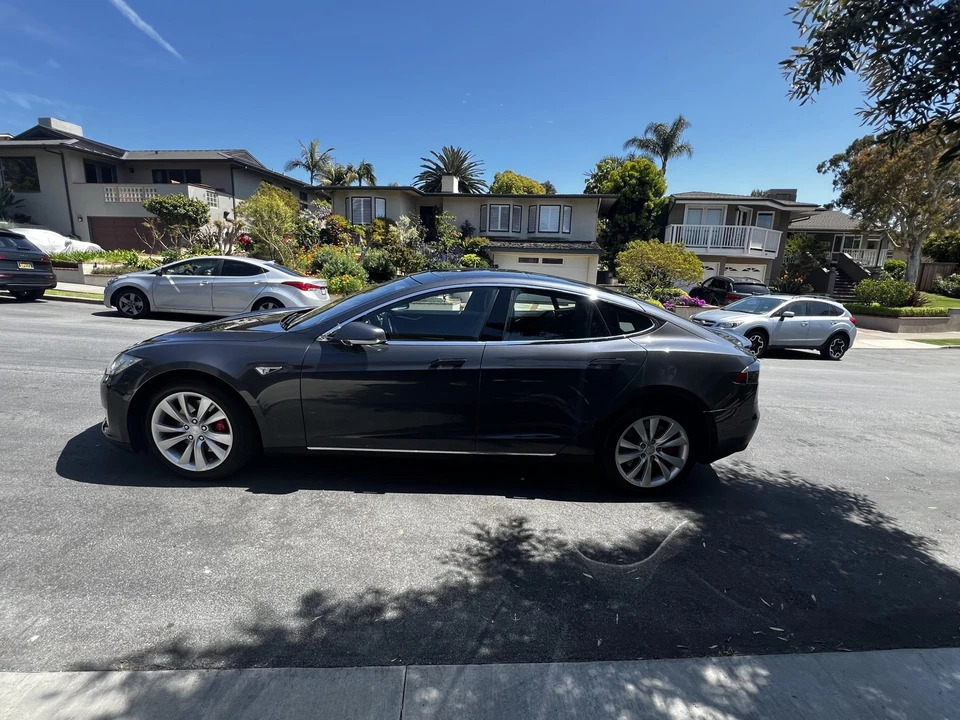 2016 Tesla Model S - Image 5 of 31