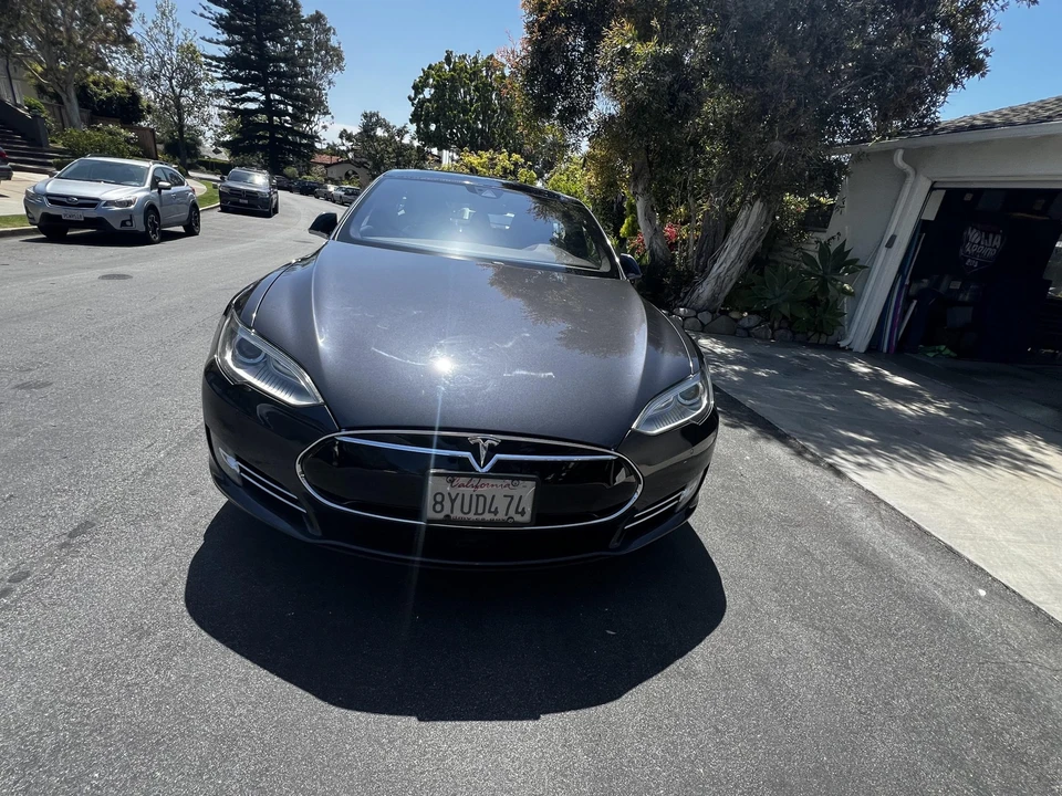 2016 Tesla Model S - Image 2 of 31