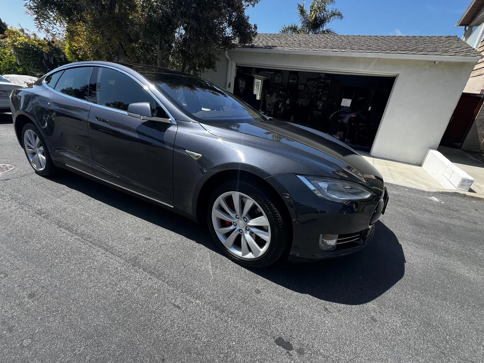 2016 Tesla Model S - Image 14 of 31