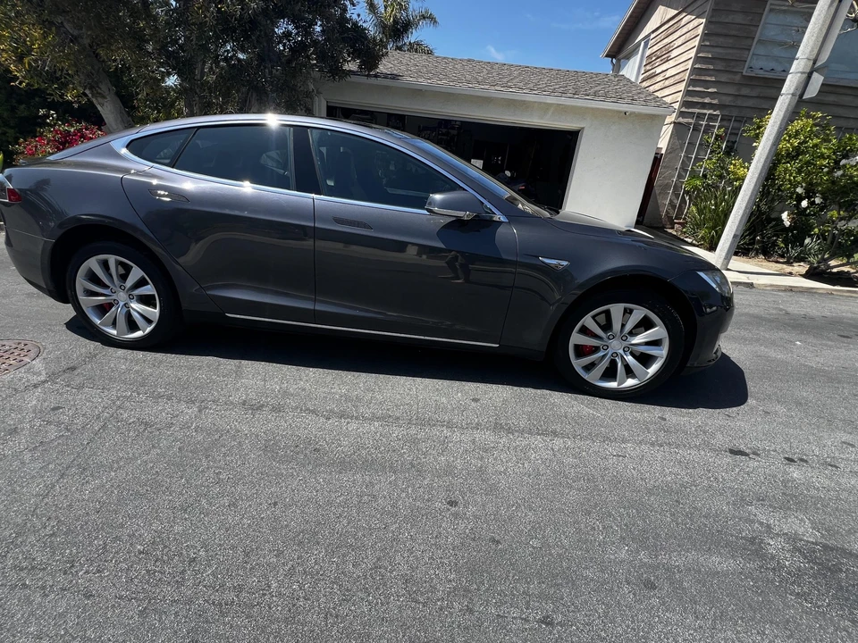 2016 Tesla Model S - Image 13 of 31