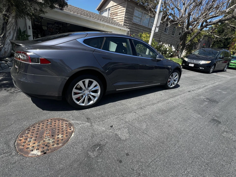 2016 Tesla Model S - Image 11 of 31