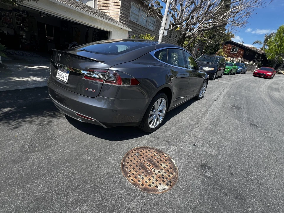 2016 Tesla Model S - Image 10 of 31