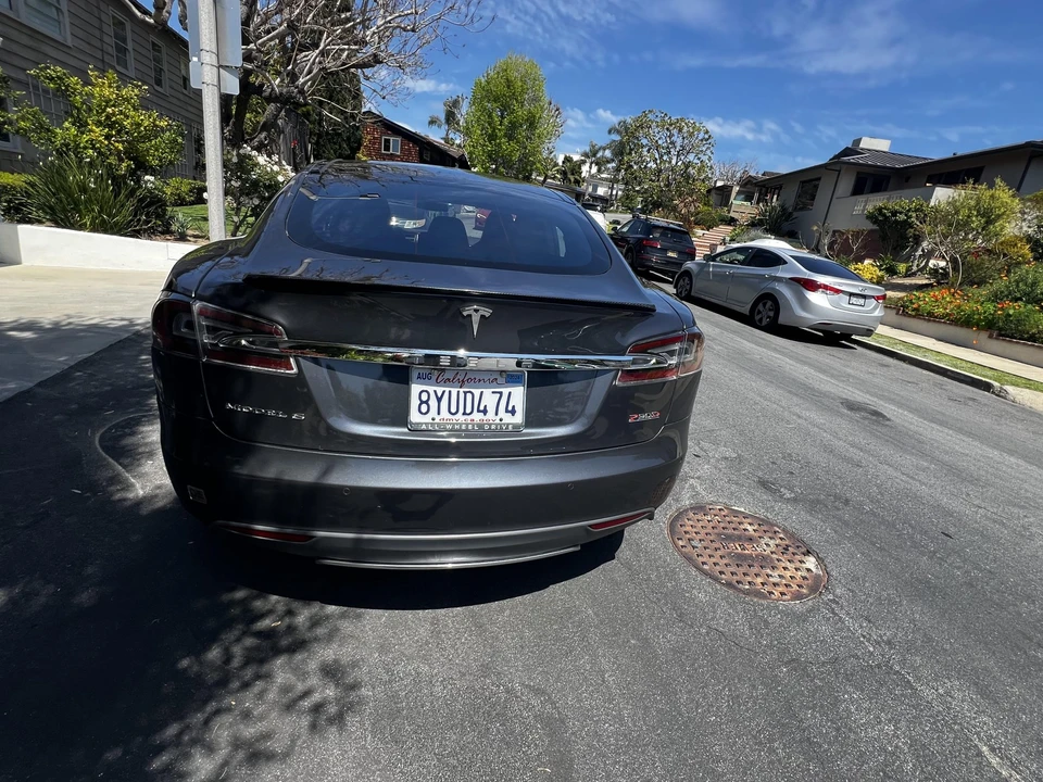 2016 Tesla Model S - Image 8 of 31