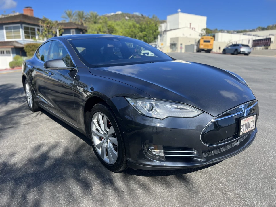 2016 Tesla Model S - Image 21 of 31