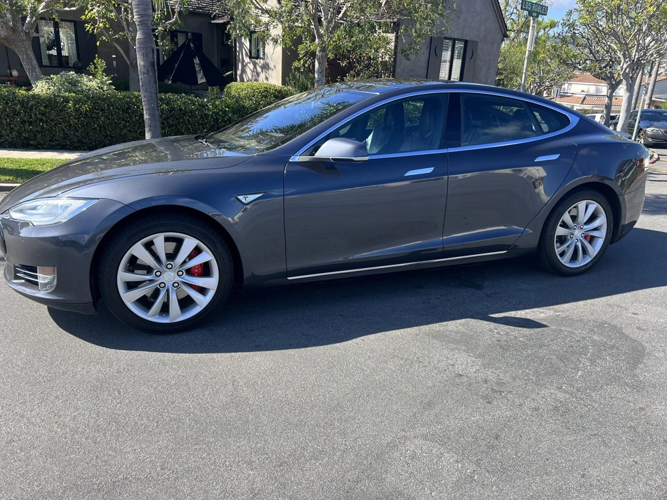 2016 Tesla Model S - Image 17 of 31