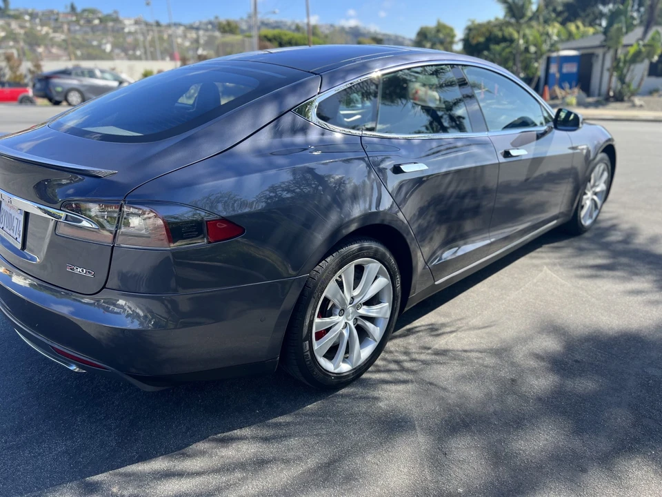 2016 Tesla Model S - Image 19 of 31