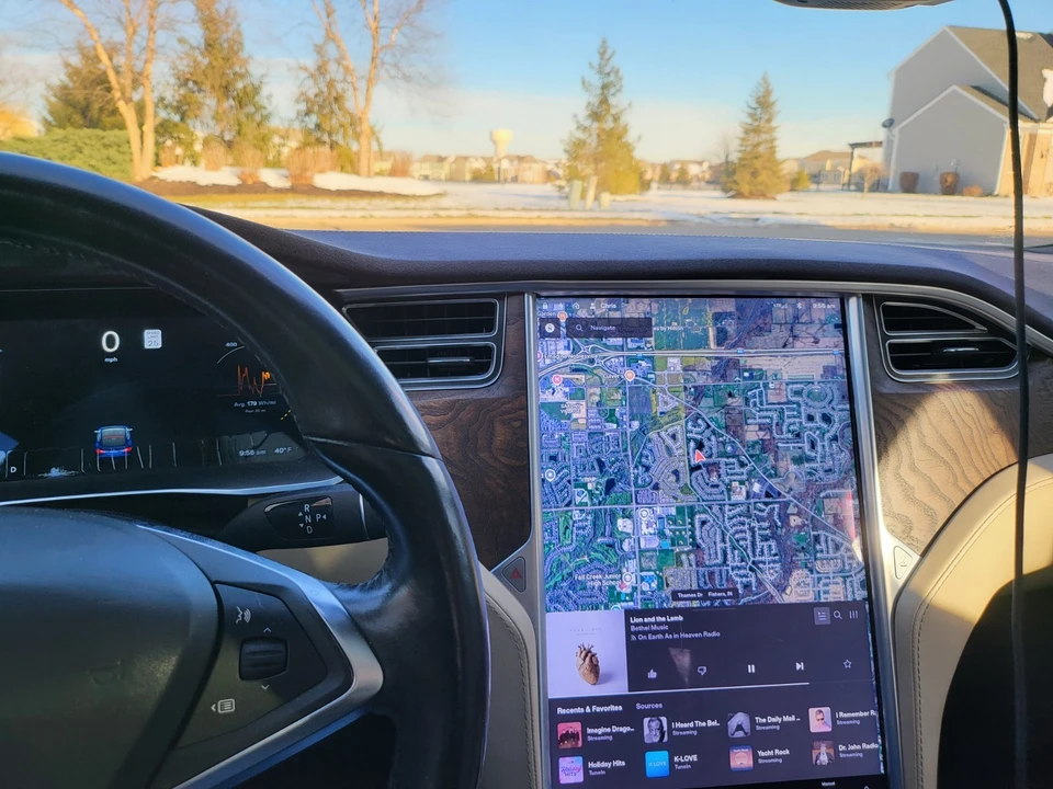 2016 Tesla Model S - Image 9 of 20