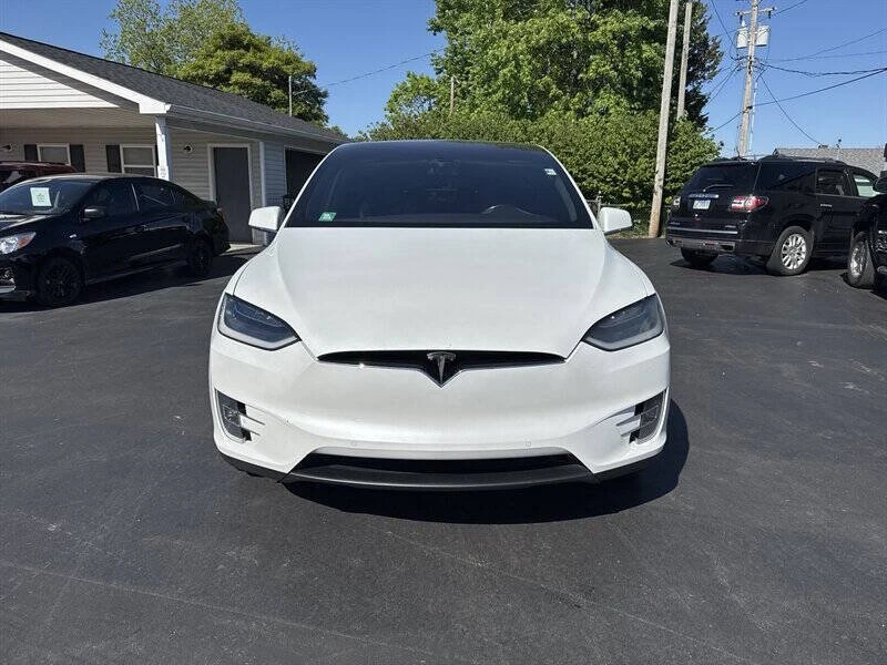 2016 Tesla Model X - Image 8 of 17