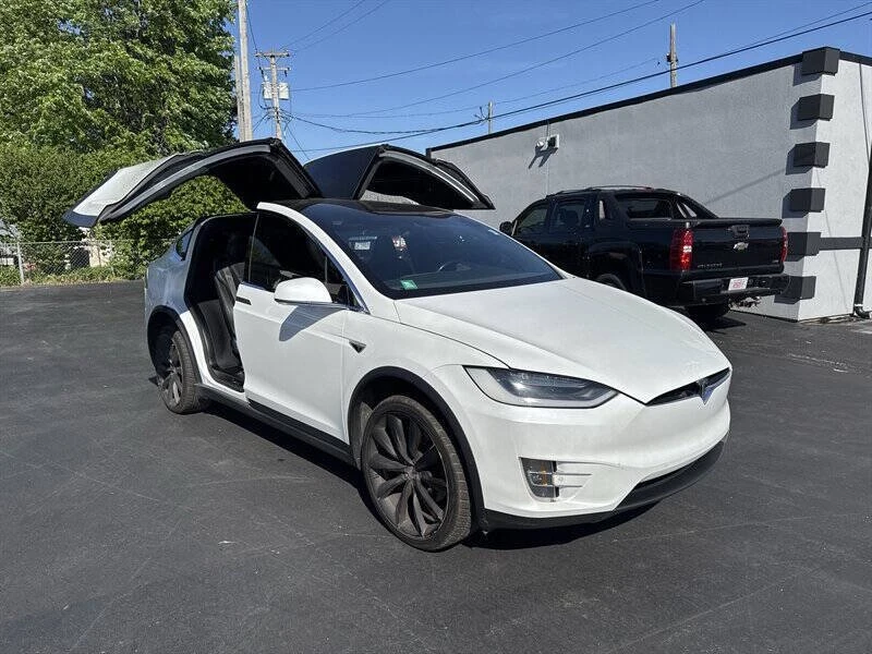 2016 Tesla Model X - Image 15 of 17
