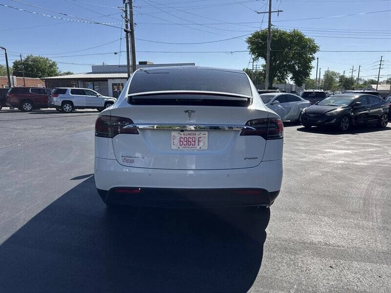 2016 Tesla Model X - Image 9 of 17