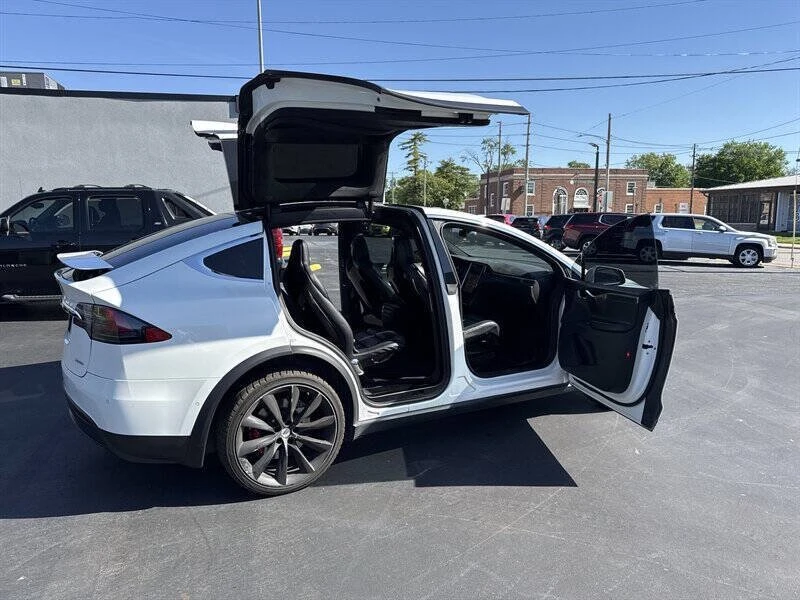 2016 Tesla Model X - Image 13 of 17