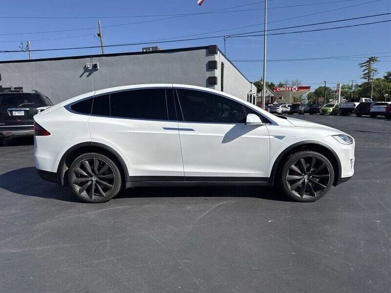 2016 Tesla Model X - Image 7 of 17