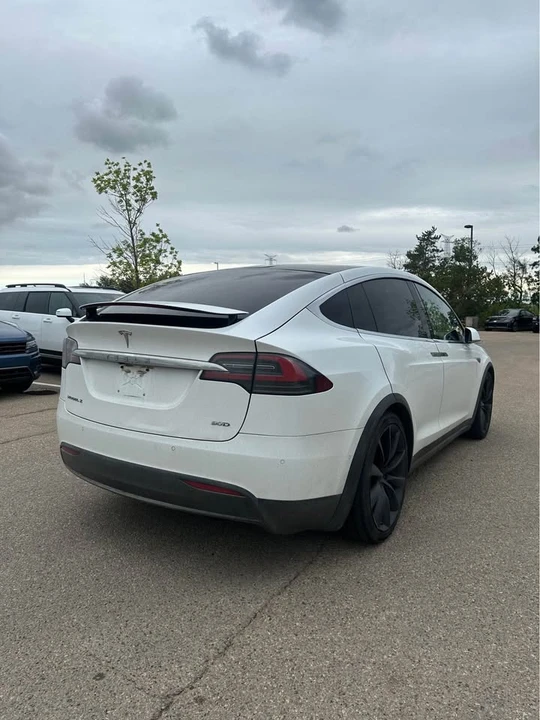 2016 Tesla Model X - Image 2 of 7