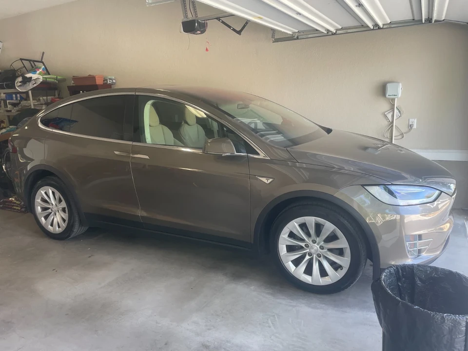 2016 Tesla Model X - Image 10 of 19