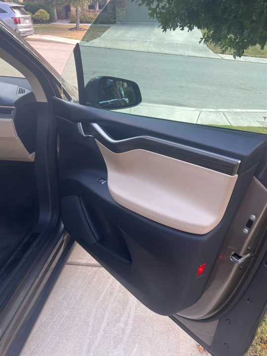 2016 Tesla Model X - Image 17 of 19