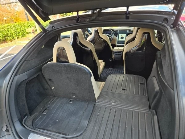 2016 Tesla Model X - Image 9 of 19