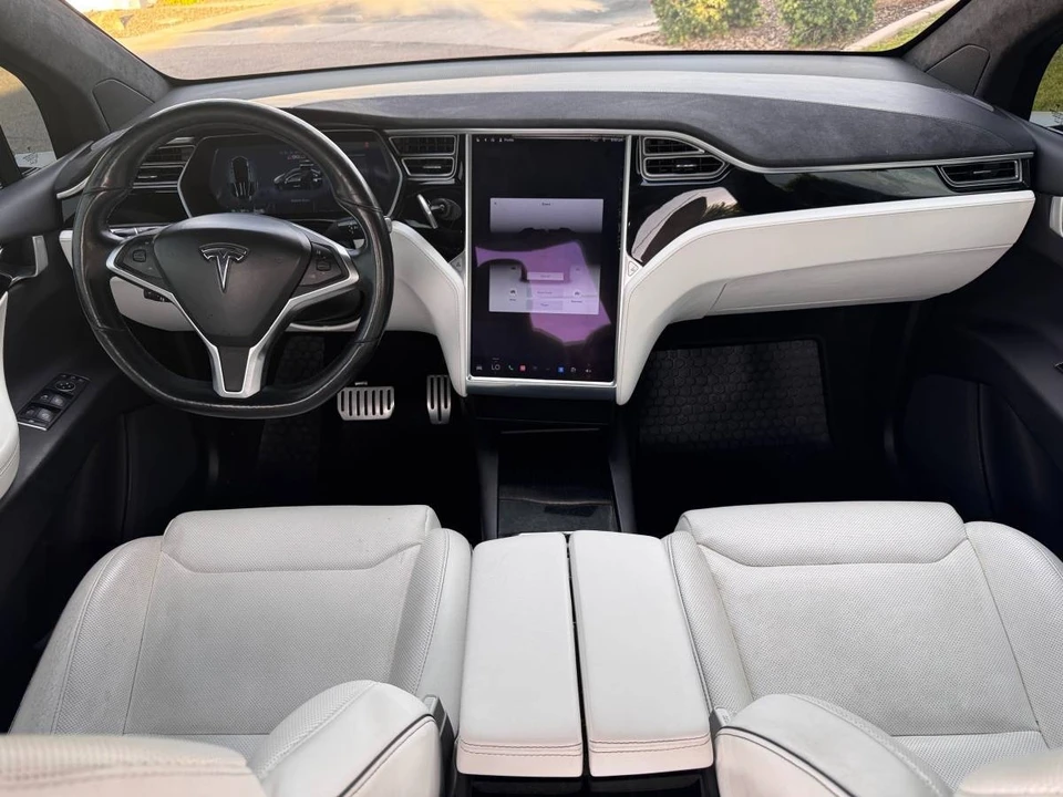 2016 Tesla Model X - Image 12 of 17