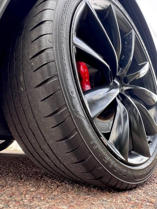2016 Tesla Model X - Image 14 of 17