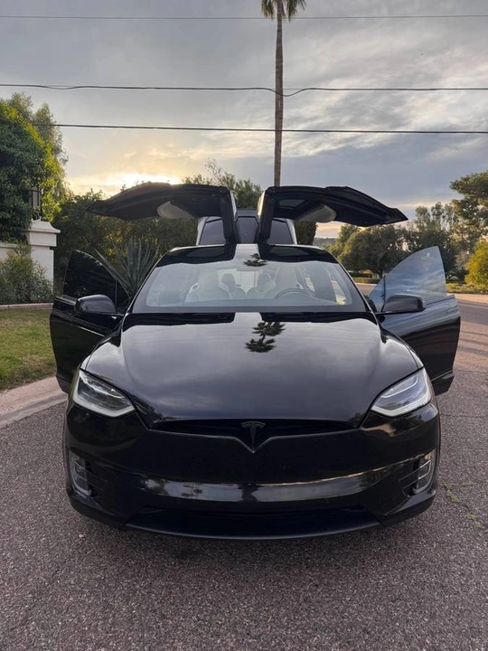 2016 Tesla Model X - Image 9 of 17