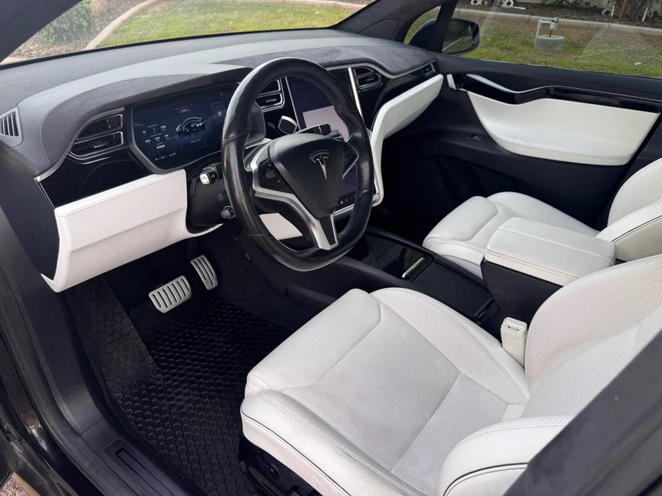 2016 Tesla Model X - Image 17 of 17