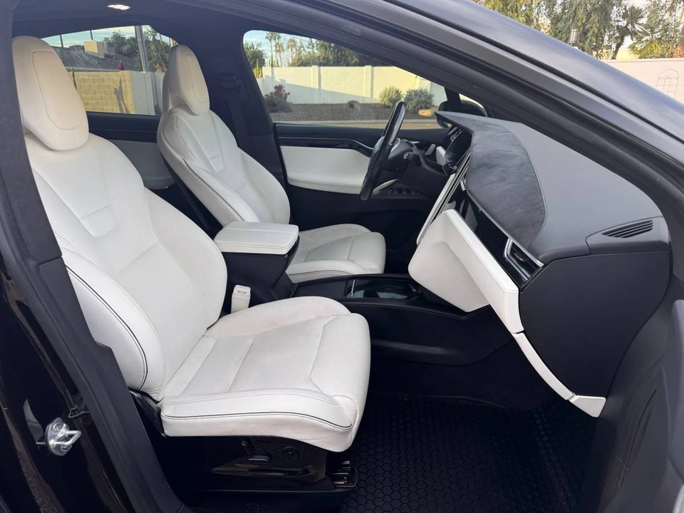 2016 Tesla Model X - Image 16 of 17