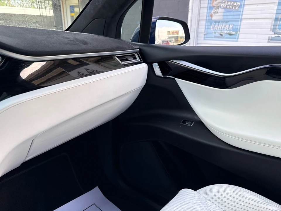 2016 Tesla Model X - Image 17 of 20