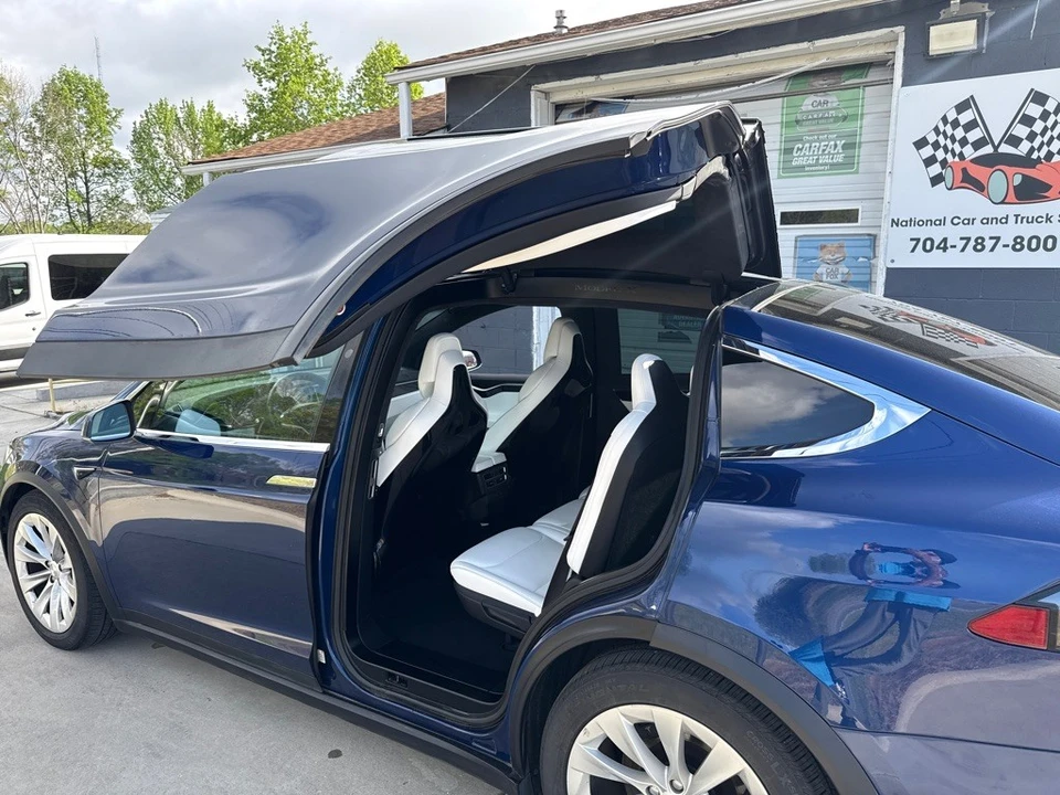 2016 Tesla Model X - Image 9 of 20