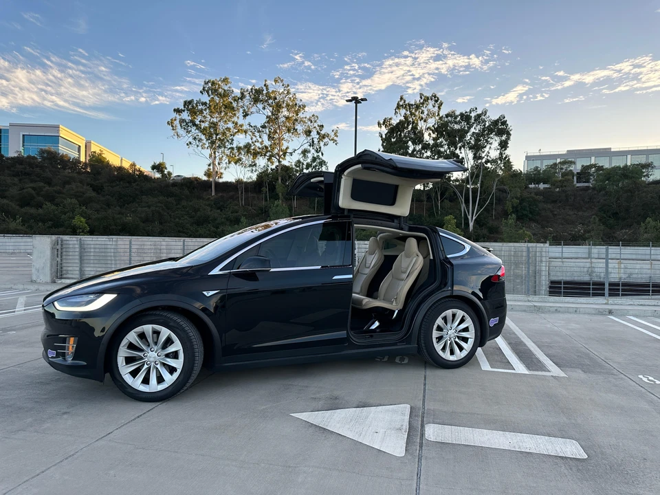 2016 Tesla Model X - Image 17 of 21