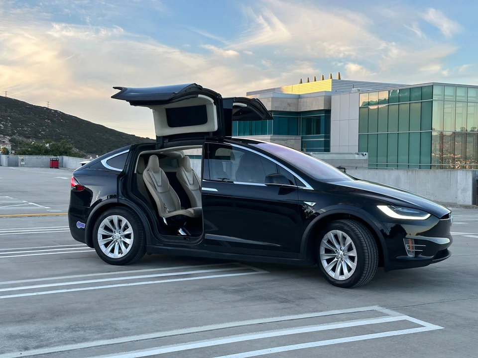 2016 Tesla Model X - Image 20 of 21