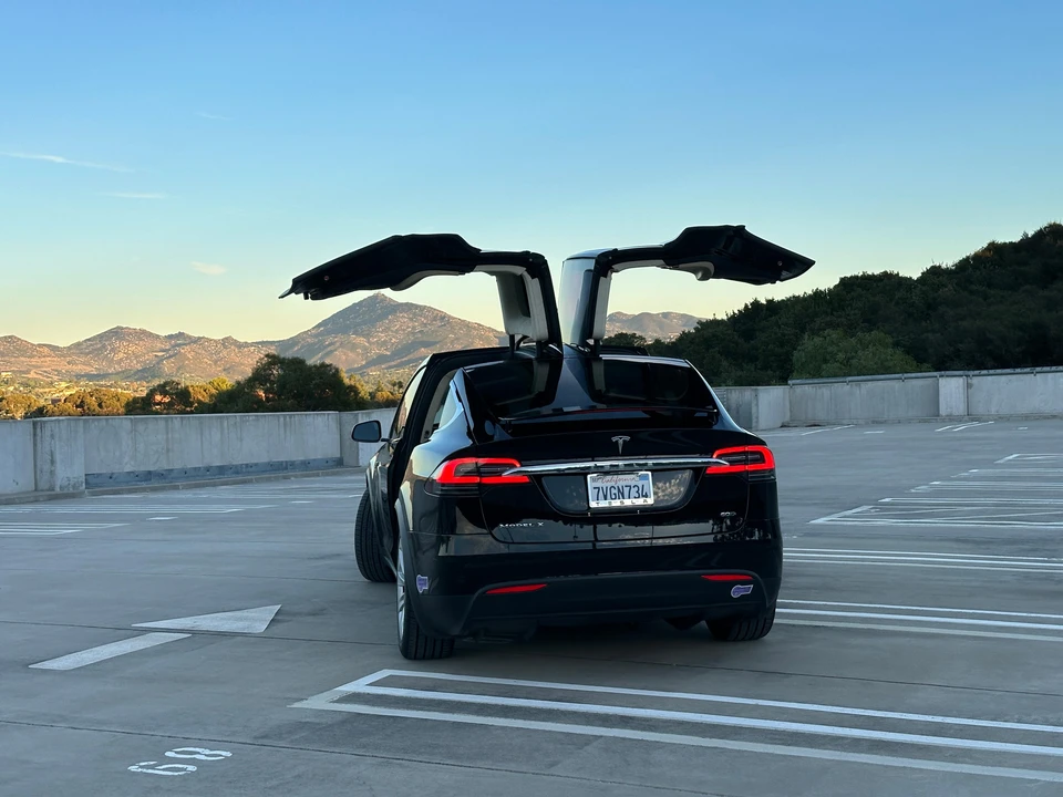 2016 Tesla Model X - Image 19 of 21
