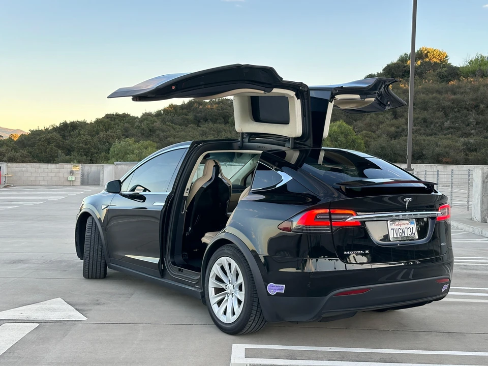 2016 Tesla Model X - Image 18 of 21