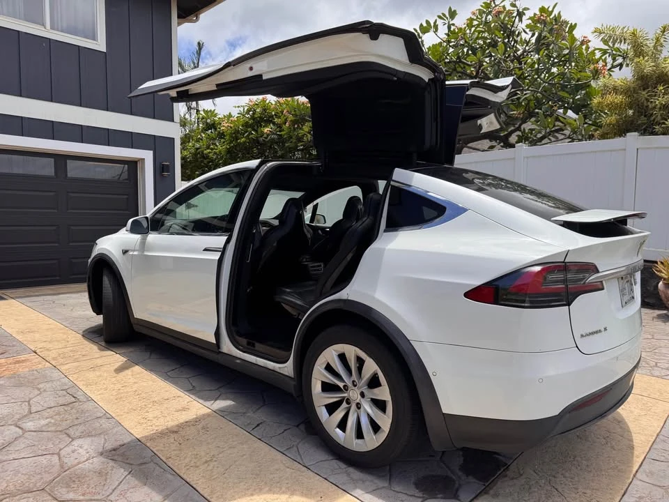 2016 Tesla Model X - Image 15 of 18