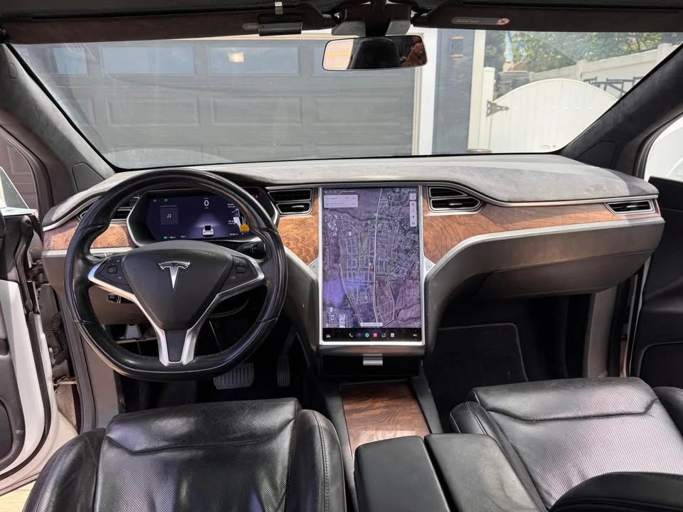 2016 Tesla Model X - Image 8 of 18
